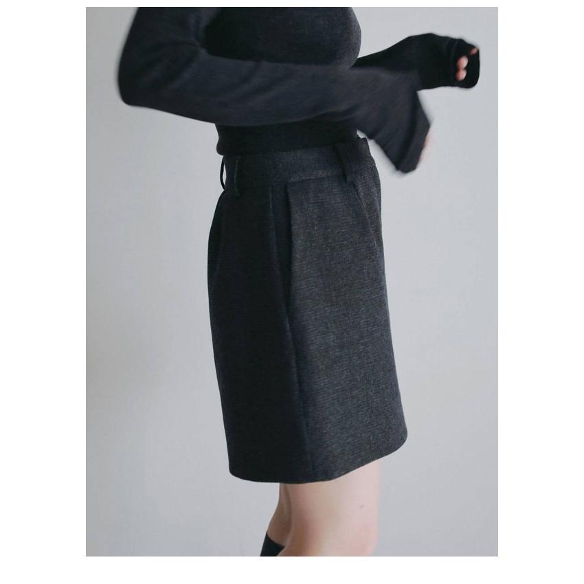 anuke（アンヌーク） anuke 2026Prefall ボトムス Herringbone Short