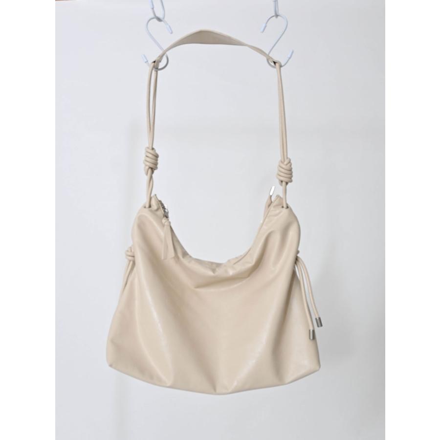 SALE60%OFF エギュゼ iGUISER ボトムス 24秋冬 leather rope strap bag（IVORY） レザーロープストラップバッグ ショルダーバッグ 大容量 内ポケット ig-ig032 |  | 12