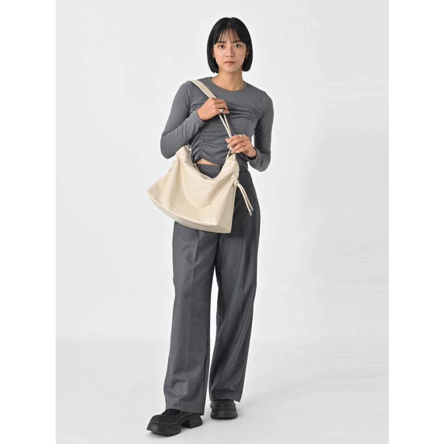 SALE60%OFF エギュゼ iGUISER ボトムス 24秋冬 leather rope strap bag（IVORY） レザーロープストラップバッグ ショルダーバッグ 大容量 内ポケット ig-ig032 |  | 02