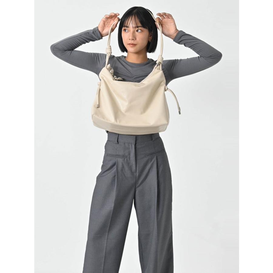 SALE60%OFF エギュゼ iGUISER ボトムス 24秋冬 leather rope strap bag（IVORY） レザーロープストラップバッグ ショルダーバッグ 大容量 内ポケット ig-ig032 |  | 05