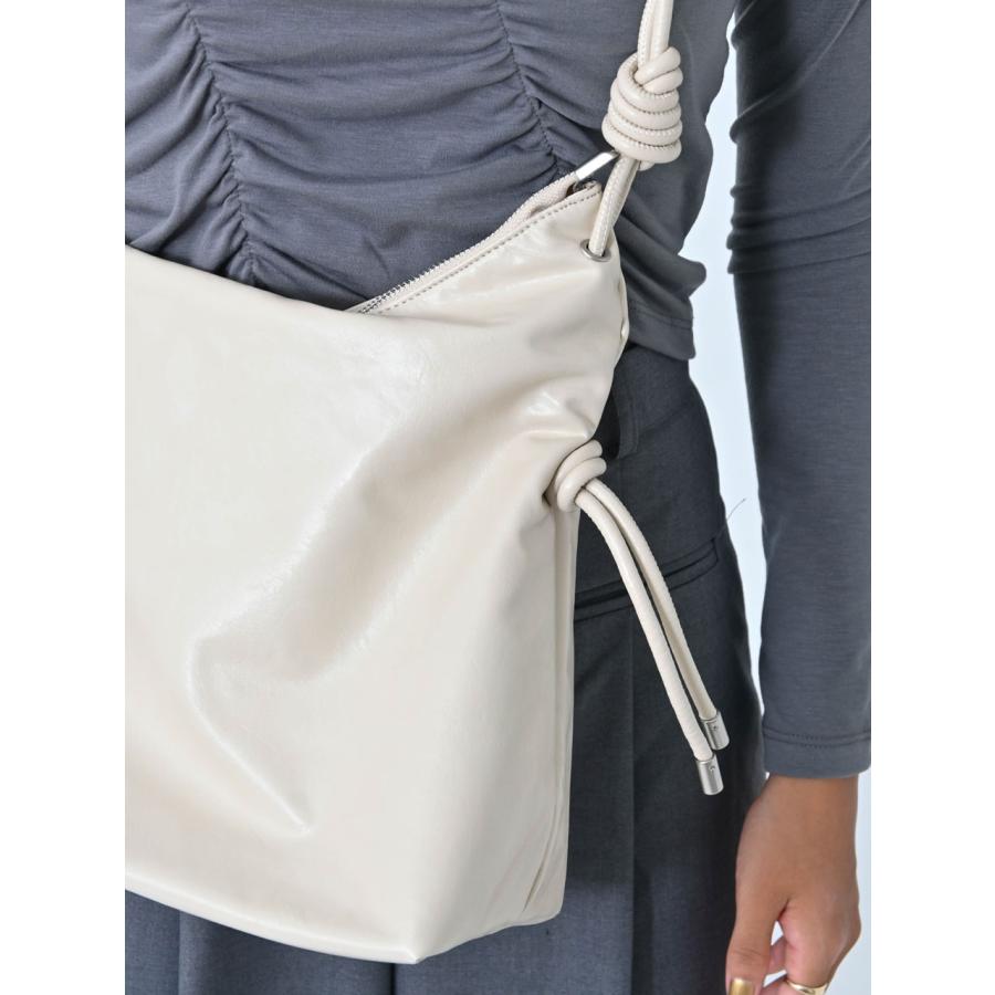 SALE60%OFF エギュゼ iGUISER ボトムス 24秋冬 leather rope strap bag（IVORY） レザーロープストラップバッグ ショルダーバッグ 大容量 内ポケット ig-ig032 |  | 08