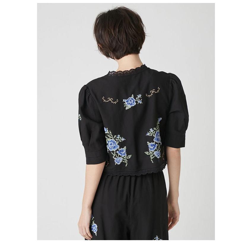 リリーブラウン♡お花刺繍後ろリボントップス LILY BROWN（リリーブラウン）の「バックリボンフラワートップス（T
