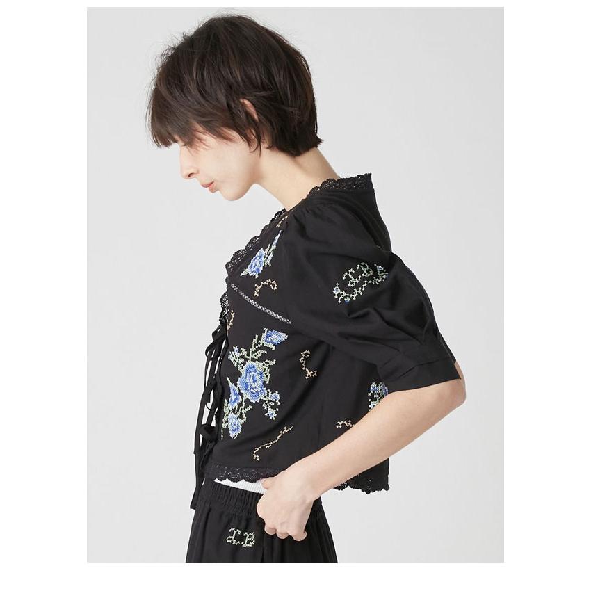 リリーブラウン 刺繍トップス LILY BROWN（リリーブラウン） トップス 26春夏 クロスステッチリボン