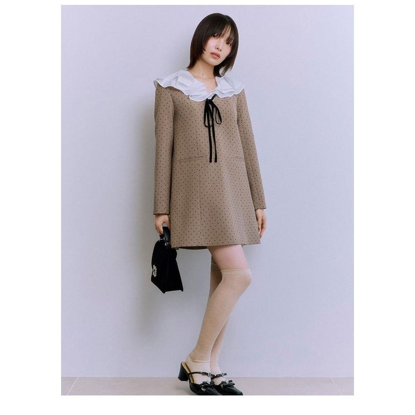 Lily Brownラッフルカラー付きミニワンピース ラッフルカラー付きミニワンピースを使った人気ファッション