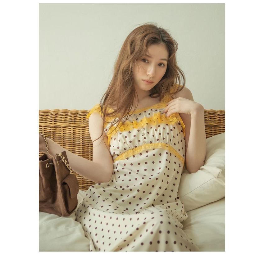 【美品半額以下】リリーブラウン / Lily Brown / お花レーストップス LILY BROWN（リリーブラウン） 新作10%OFF リリー ブラウン トップス