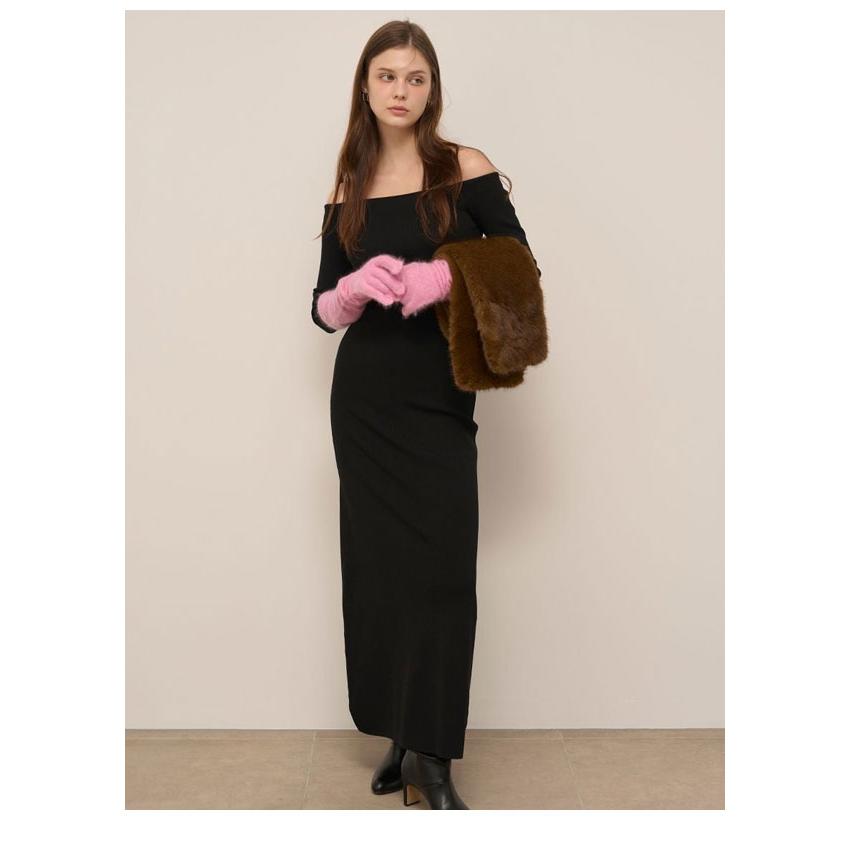 SNIDEL（スナイデル） ワンピース 25秋冬 オフショルIラインニット