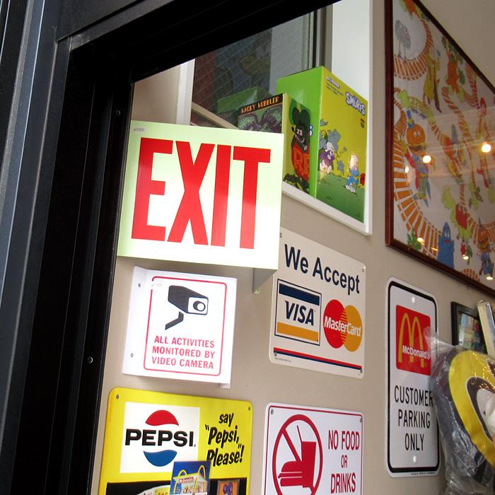 セキュリティサイン 蓄光タイプ EXIT 出口 プロジェクションサイン