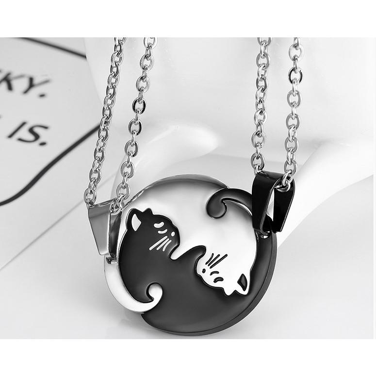 琥珀のネックレスに猫が描いている可愛いネックレス留め金はシルバー新品で非売品です 琥珀のネックレスに猫が描いている可愛いネックレス留め金はシルバー