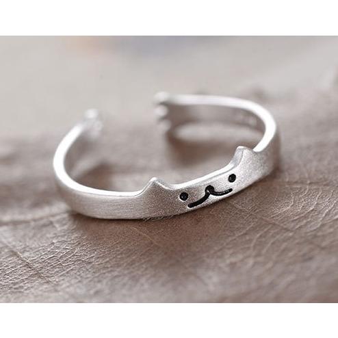 猫のリング 指輪 純銀メッキ フリーサイズ とぼけた表情が可愛い