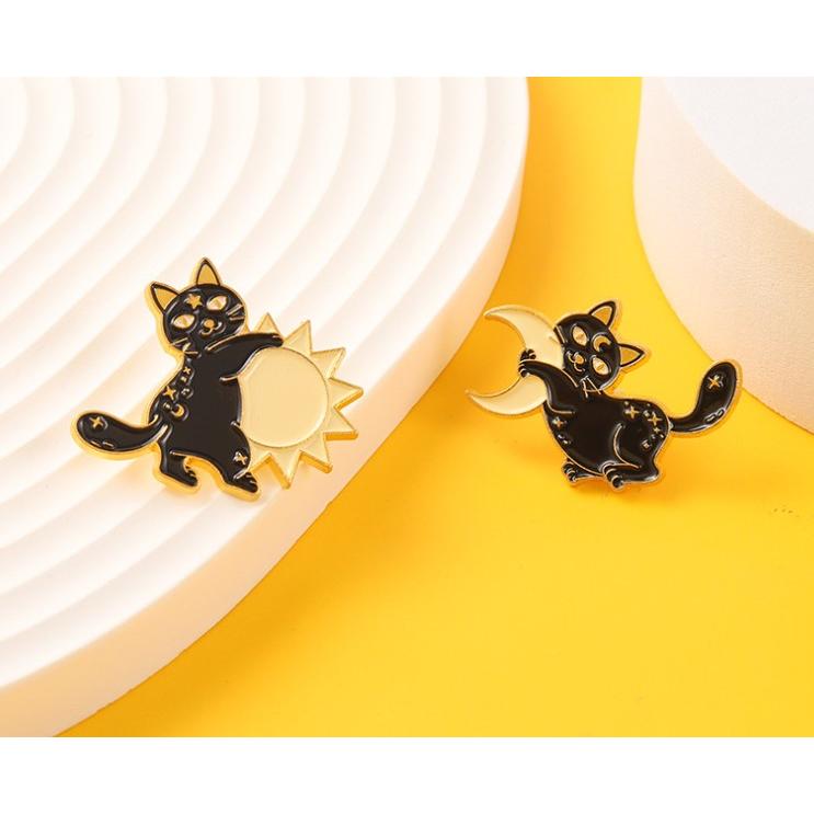 猫のピンバッジ 太陽と月を抱く黒猫 2個セット スター＆サン 可愛い