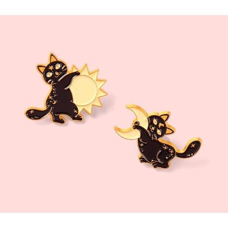猫のピンバッジ 太陽と月を抱く黒猫 2個セット スター＆サン 可愛い バッグや胸元をおしゃれに演出します ピンバッチ ピンブローチ｜doubutsudaisuki｜04