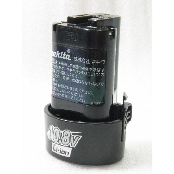 爆売り！ 0.88kg マキタ コードレスクリーナー 本体 バッテリ 充電器