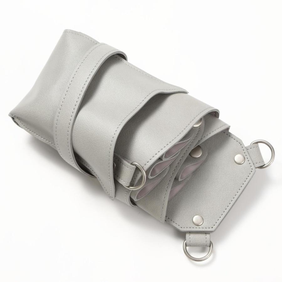 U-REALM オリジナルコラボシザーケース スモーキーグレー / 国内シザーケース専門メーカー 職人手作り/ユーレルム     商品情報    210×110×95PUレザー(合成皮革)0〜5丁入ペンホルダー付グローブホルダー付ブラシホルダー付ダ DG1305470718(12540円)