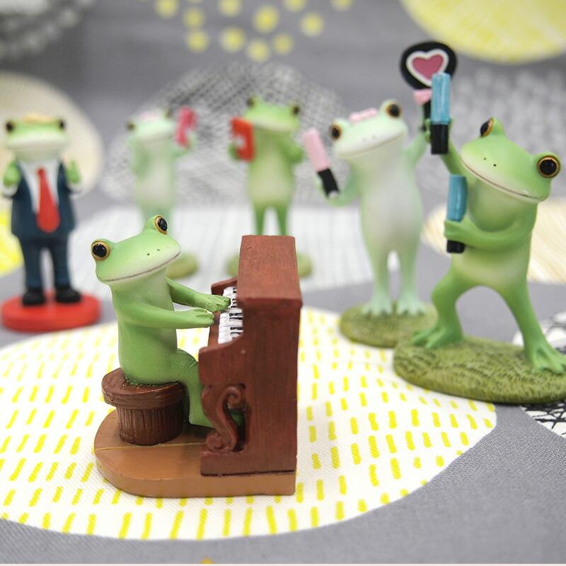 Copeau(コポー） コポー 推し活するカエル 622505 かえる カエル copeau 雑貨 置き物 置物 小物 ガーデン ミニチュア ダイカイ |  | 01