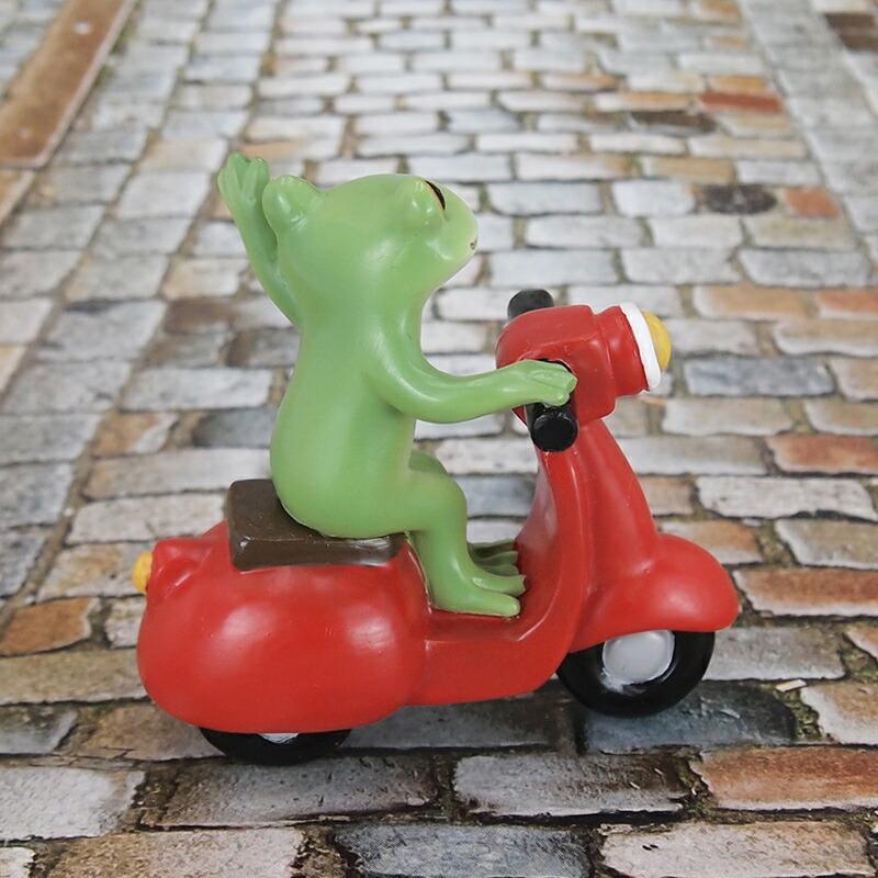 Copeau(コポー） コポー 赤いスクーターに乗るカエル 622511 かえる カエル copeau 雑貨 置き物 置物 小物 ガーデン ミニチュア |  | 04