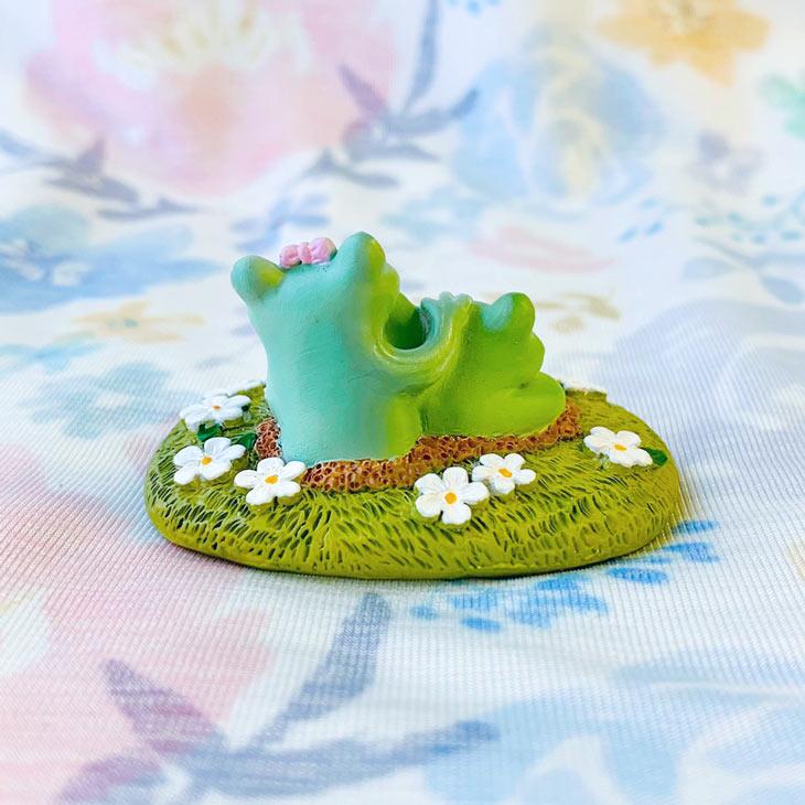 Copeau(コポー） コポー　穴からカップル 74075 かえる カエル copeau 雑貨 置き物 置物 小物 ガーデン ミニチュア ダイカイ |  | 03