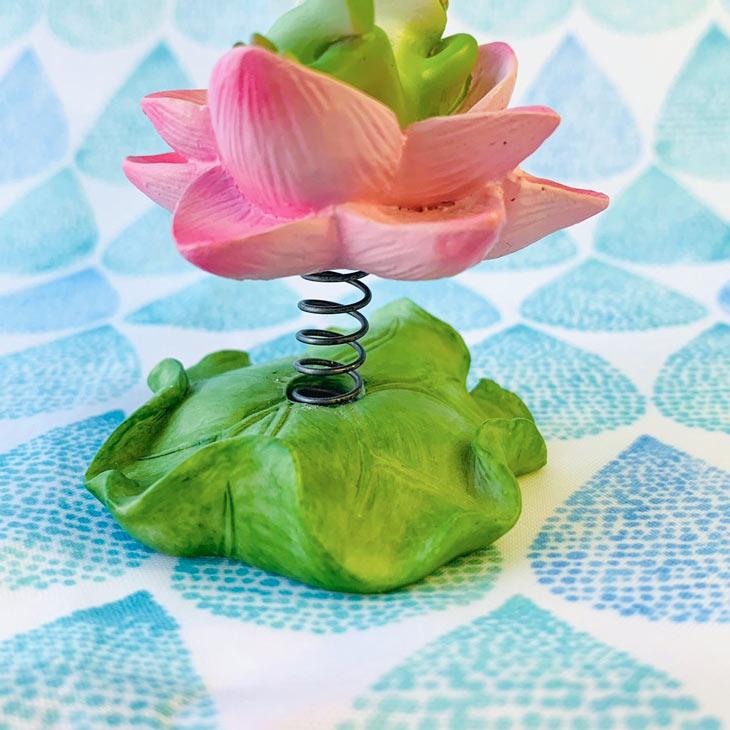 Copeau(コポー） コポー　ゆらゆら　蓮の花の上で 74191 かえる カエル copeau 雑貨 置き物 置物 小物 ガーデン ミニチュア ダイカイ |  | 05