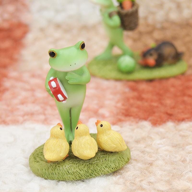 コポー カエル かえる 雑貨 マスコット 置物 Copeau(コポー） カエルのヒヨコ幼稚園 622512 |  | 01