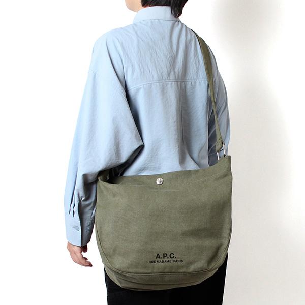 25AWモデル アーペーセー A.P.C. レディース JOURNAL キャンバス ミディアムバッグ【JAA KAKI】 M61939 PSAJZ JAA/【2025-26AW】l-bagの画像