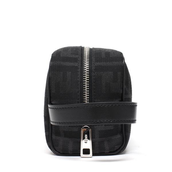 FENDI 24AWモデル フェンディ FFジャガードポーチ ビューティー FENDI 24AWモデル フェンディ FFジャガードポーチ ビューティー