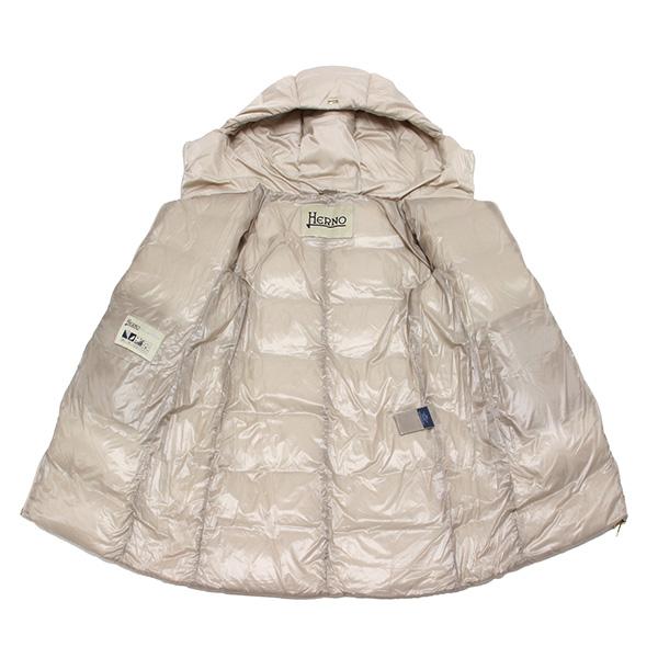 美品 ヘルノ HERNO ショートダウンジャケット 42 エコレザー ベージュ HERNO（ヘルノ）の「＜HERNO（ヘルノ）＞フーデッド ショート ダウン