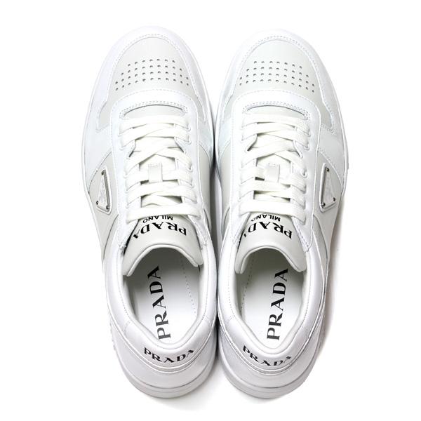 PRADA（プラダ） 25SSモデル トライアングルプレート スニーカー