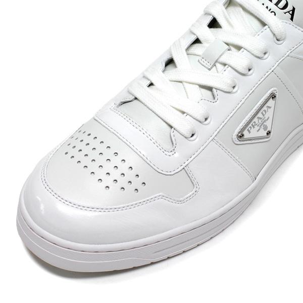 PRADA（プラダ） 25SSモデル トライアングルプレート スニーカー