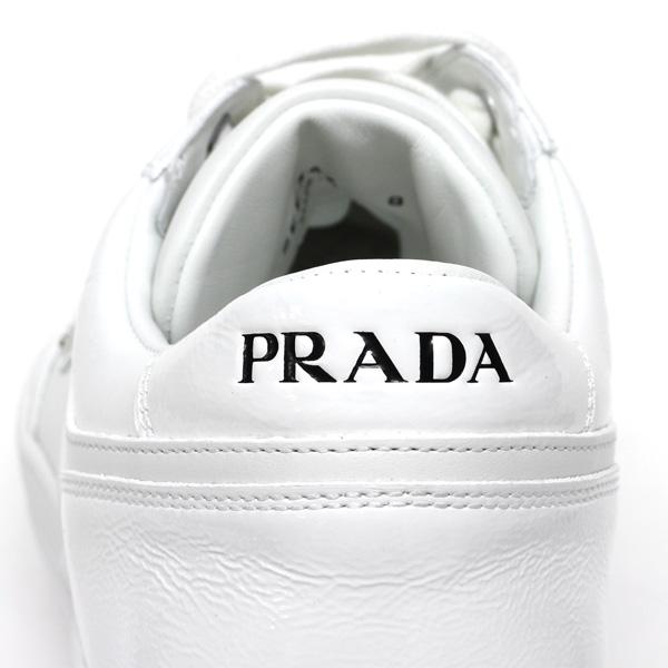 PRADA 25SSモデル プラダ トライアングルプレート スニーカー