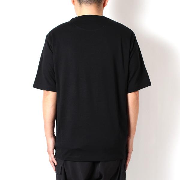 PRADA 25SSモデル プラダ トライアングルプレート オーバー