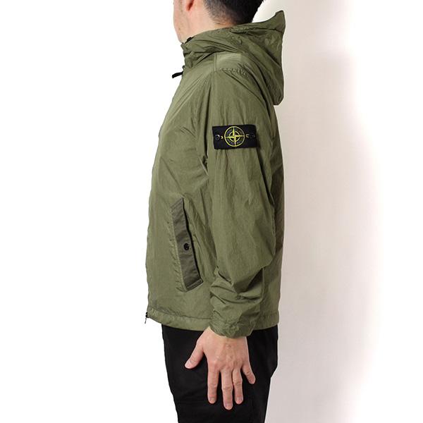 26SSモデル ストーンアイランド STONE ISLAND バッジワッペン付き 防風+はっ水 ナイロンジャケット【V005G MILITARY】 L1S154100001 S0A23 V005G/【2026SS】の画像