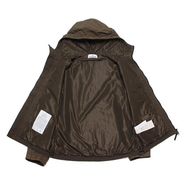 STONE ISLAND（ストーン アイランド） 26SSモデル バッジワッペン付き
