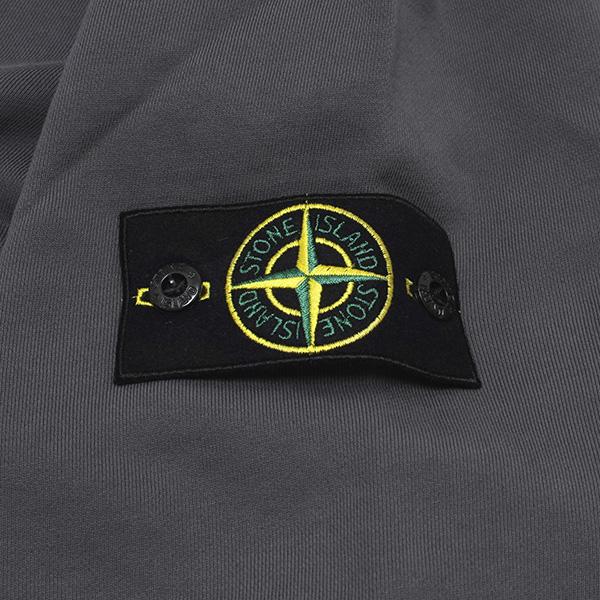 STONE ISLAND（ストーン アイランド） 26SSモデル バッジワッペン付き