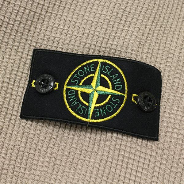 STONE ISLAND（ストーン アイランド） 26SSモデル バッジワッペン付き
