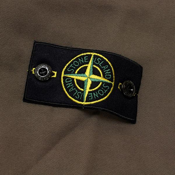 STONE ISLAND（ストーン アイランド） 26SSモデル バッジワッペン付き