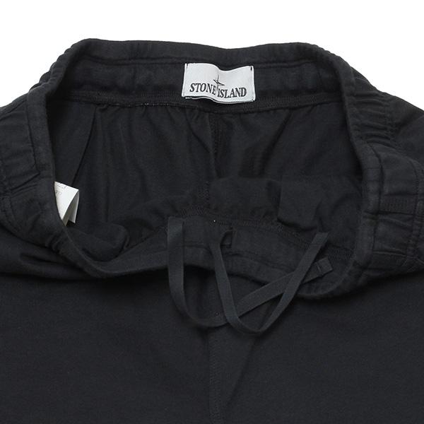 26SSモデル ストーンアイランド STONE ISLAND バッジワッペン付き スウェットショートパンツ【V0029 BLACK】 L1S156200009 S0B50 V0029/【2026SS】m-bottomsの画像