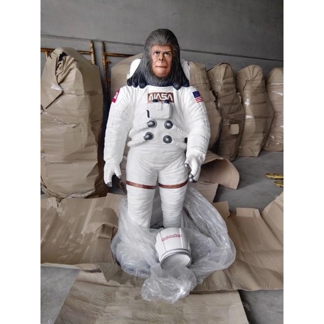 宇宙飛行士 猿の惑星・等身大フィギュア ※この商品は別途送料