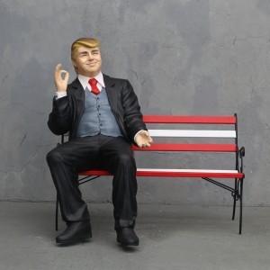 ドナルド・トランプ（大統領） シッティング with ベンチ・等身大