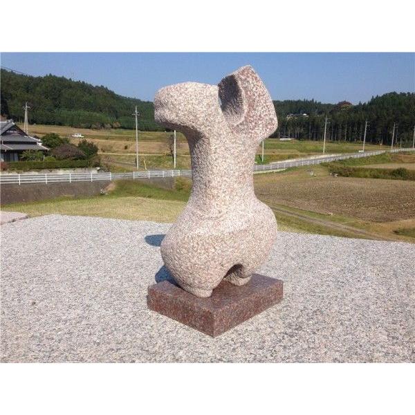 作品名「月に吠える」 大場正人制作の御影石の抽象彫刻 高さ約69cm