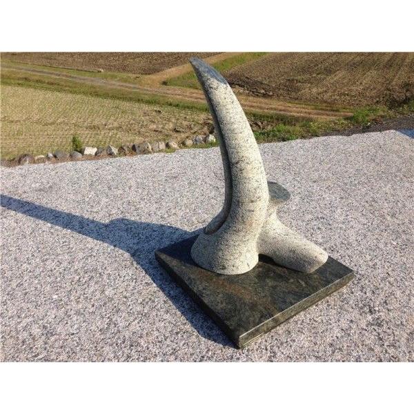 作品名「添う」 大場正人制作の御影石の抽象彫刻 高さ約53．5cm重