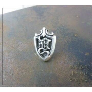ご予約品 先鋭的でシャープなデザインが独特なブランド 送料無料 Drive ドライヴ Pin 11 エンブレムピンバッジ Silver925 メンズアクセサリー Postetelecom Gouv Cg