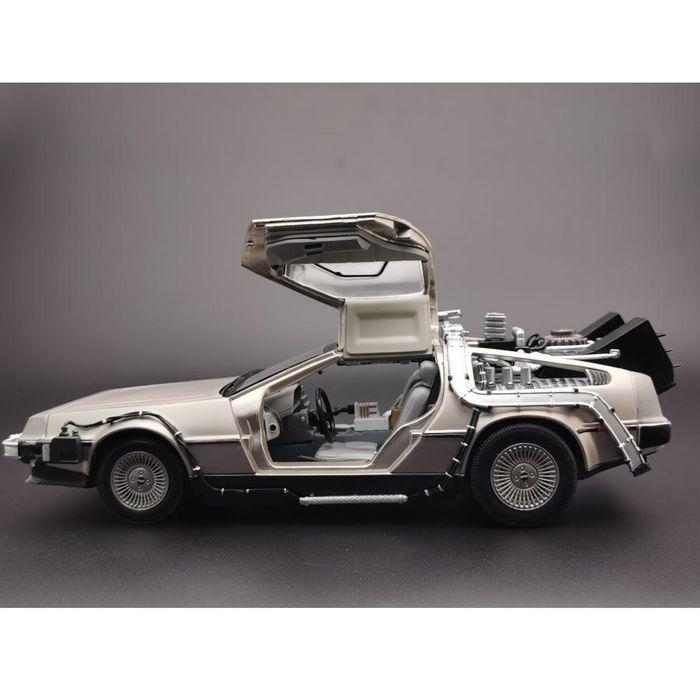 Sun Star 1/18 デロリアン BACK TO THE FUTURE Part 1 DMC-12 模型