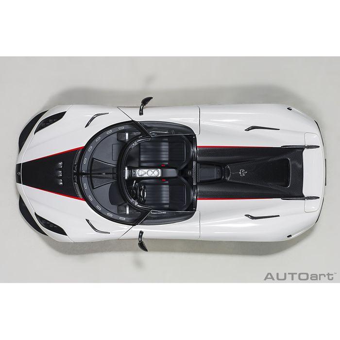 AUTOart 1/18 ケーニグセグ レゲーラ ホワイト／カーボンブラック 
