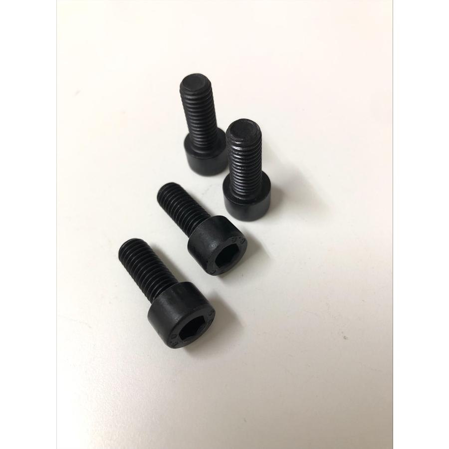 ディタッチャブルシートとリーチシートと取り付けボルトの3点セット