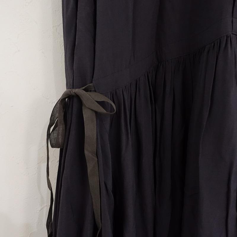 ikkuna suzuki takayukiタックワンピース チャコール グレー ikkuna suzuki takayukiタックワンピース チャコール グレー