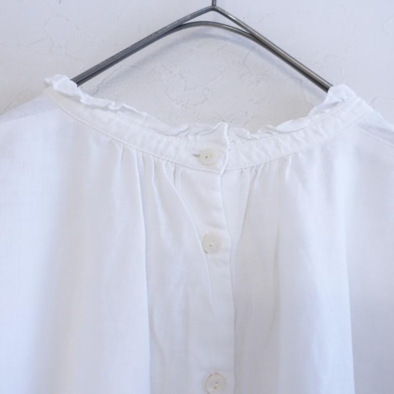 nest Robe（ネストローブ） *リネンフリルカラー後ろボタンブラウス