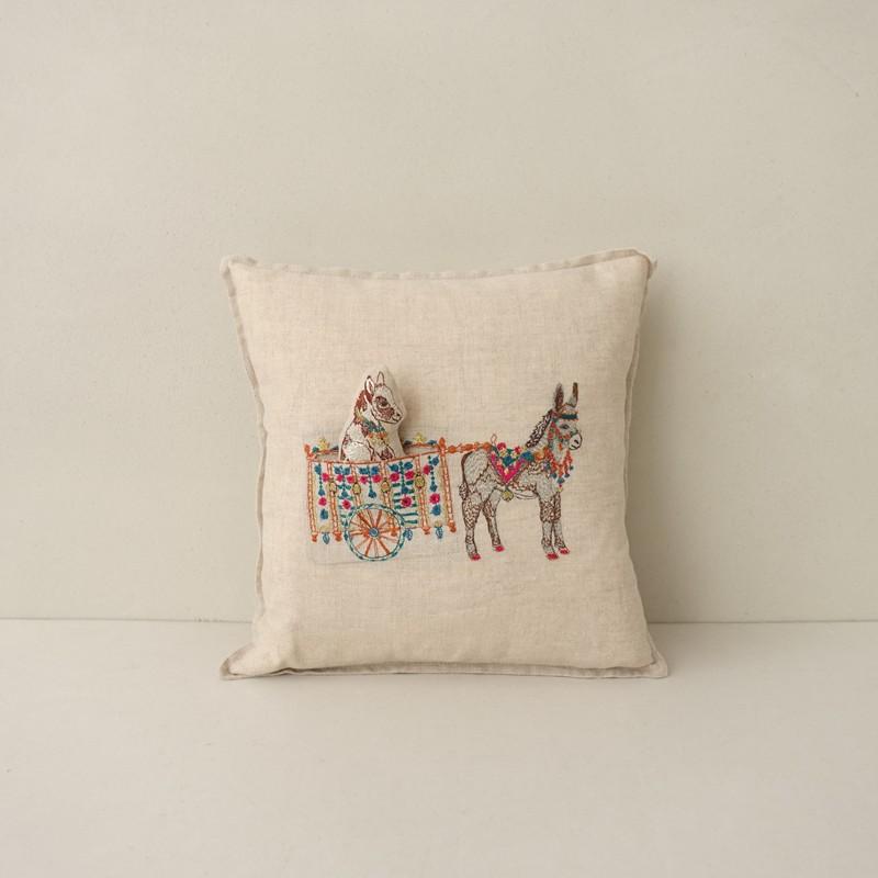 コーラル&タスク Coral&Tusk *Donkey cart 刺しゅうクッション 30×30