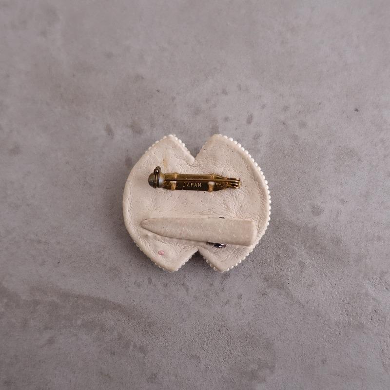 タマス tamas *Compact ブローチ small*ピンホワイトビーズ刺繍 タマス tamas *Compact ブローチ small*ピンホワイトビーズ刺繍