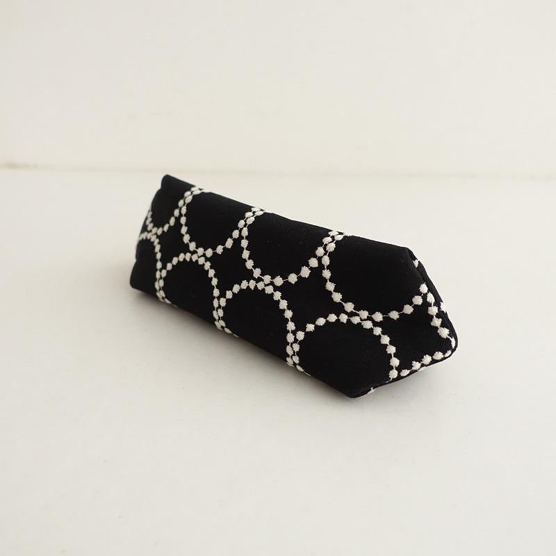 ポアロ 新品未使用 ミナペルホネン クッション tambourine 黒 mina perhonen(ミナ ペルホネン)｜quartz pouch tambourine/ブラック