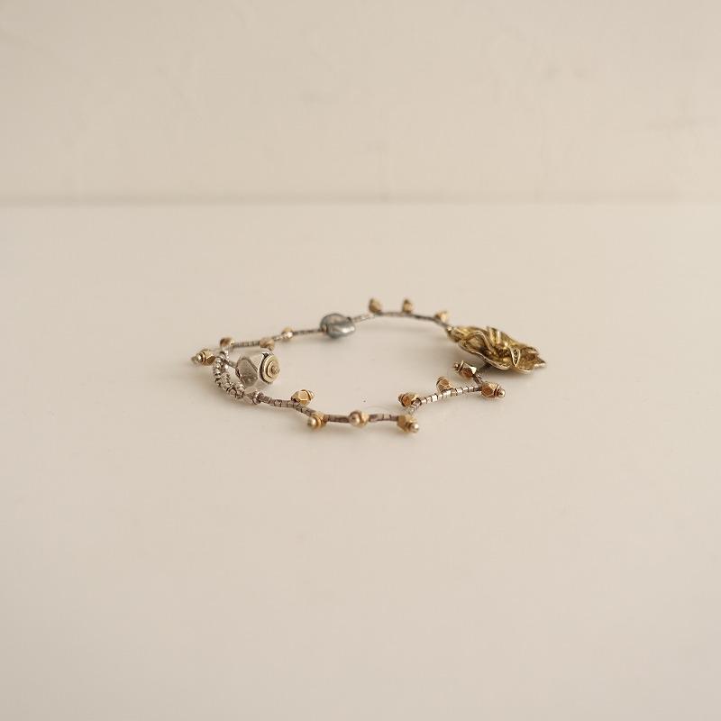 サムロ samlo *フラワーモチーフ ビーズブレスレット*銀シルバー サムロ samlo *フラワーモチーフ ビーズブレスレット*銀シルバー