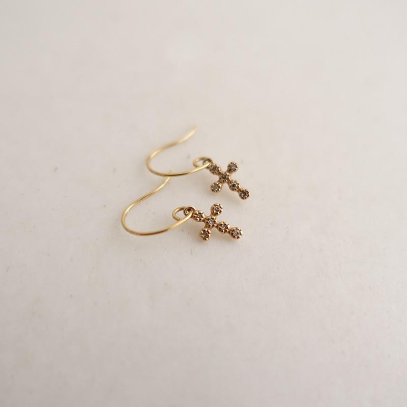 エテ ete *ピアス*イエローゴールドクリア十字架クリスタルシンプル 